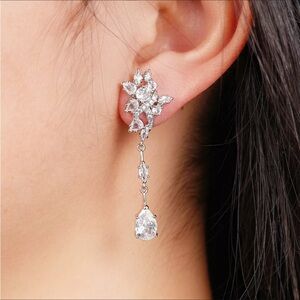 🌷Elegant Silver Floral Zircon Cluster Cascading Drop dangle earrings.